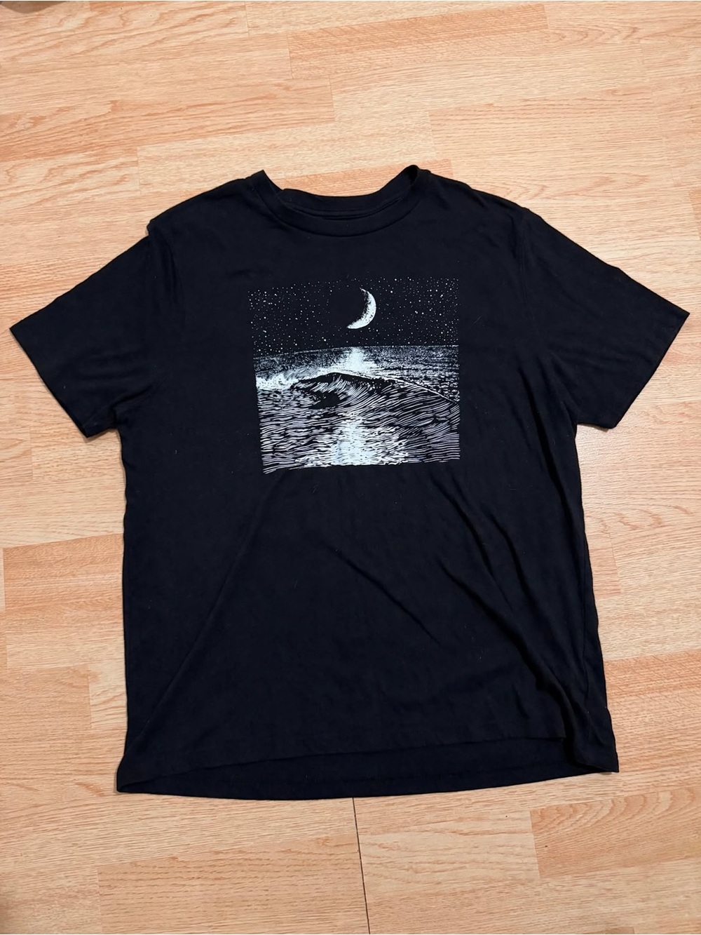 Old Navy Soft Washed Black Graphic T-Shirt Moon Stars Ocean Wave Size L